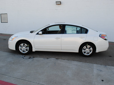nissan altima 2012 white sedan 2 5 s gasoline 4 cylinders front wheel drive automatic 75150