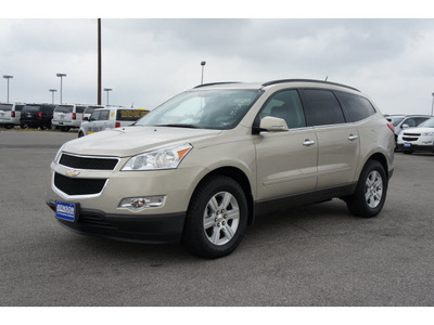 chevrolet traverse 2011 gold lt gasoline 6 cylinders front wheel drive automatic 78216
