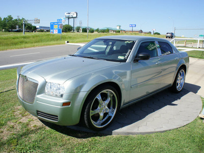 chrysler 300 2005 green sedan gasoline 6 cylinders rear wheel drive automatic with overdrive 76108