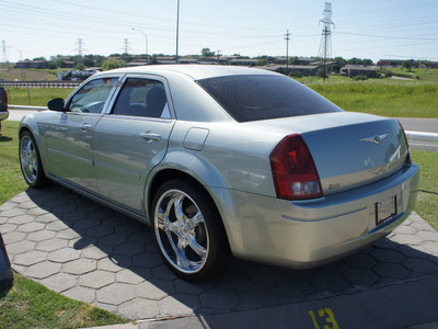 chrysler 300 2005 green sedan gasoline 6 cylinders rear wheel drive automatic with overdrive 76108