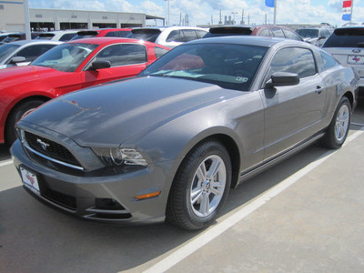 ford mustang 2013 gray coupe gasoline 6 cylinders rear wheel drive automatic 77578
