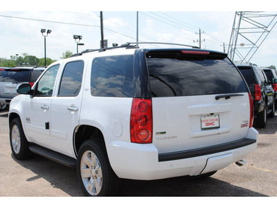 gmc yukon 2012 white suv slt flex fuel 8 cylinders 2 wheel drive automatic with overdrive 77074