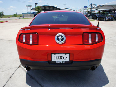 ford mustang 2012 red coupe gasoline 6 cylinders rear wheel drive automatic 76087