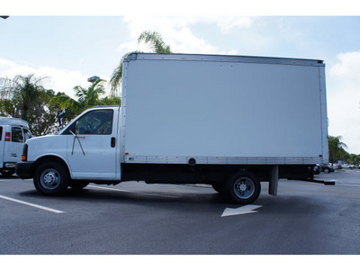 chevrolet express cutaway 2007 white g3500 cargo v8 automatic 33177