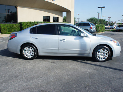 nissan altima 2009 silver sedan 2 5 s gasoline 4 cylinders front wheel drive shiftable automatic 75075