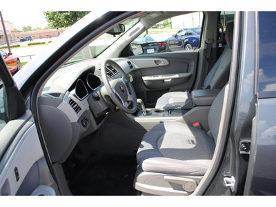 chevrolet traverse 2009 gray suv gasoline 6 cylinders front wheel drive automatic with overdrive 77581