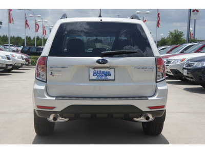 subaru forester 2012 white wagon 2 5x premium gasoline 4 cylinders all whee drive automatic 77090