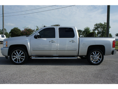 chevrolet silverado 1500 2011 silver ltz 8 cylinders automatic with overdrive 77532
