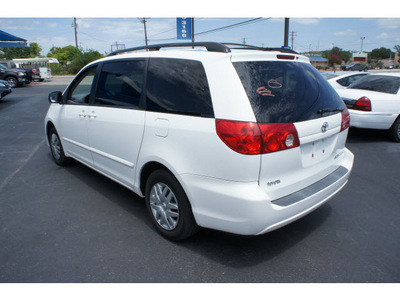 toyota sienna 2007 off white van le 7 passenger gasoline 6 cylinders front wheel drive automatic 78028