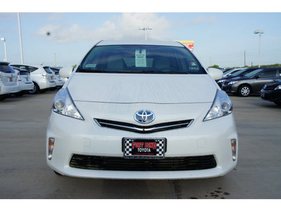 toyota prius v 2012 white wagon two 4 cylinders automatic with overdrive 77469