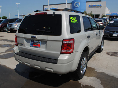 ford escape 2009 silver suv xlt gasoline 6 cylinders front wheel drive automatic 75034