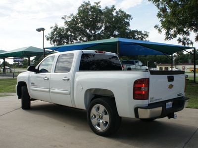 chevrolet silverado 1500 2009 white lt gasoline 8 cylinders 2 wheel drive 6 speed automatic 76240