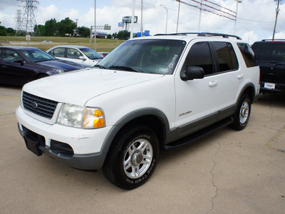 ford explorer 2002 white suv xlt gasoline 6 cylinders rear wheel drive automatic with overdrive 76108