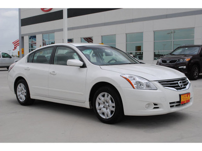 nissan altima 2012 white sedan 2 5 s gasoline 4 cylinders front wheel drive automatic 77375