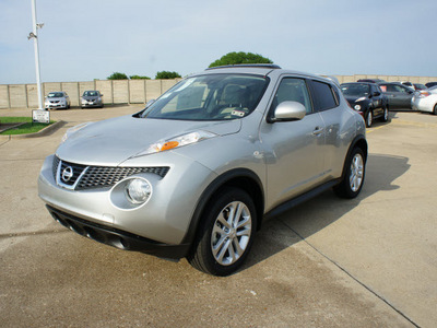 nissan juke 2012 silver wagon sv gasoline 4 cylinders front wheel drive cont  variable trans  75150