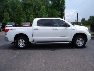 toyota tundra 2007 white limited gasoline 8 cylinders 4 wheel drive 6 speed automatic 75672