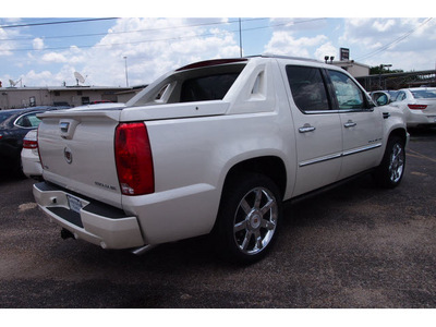 cadillac escalade ext 2012 white suv premium flex fuel 8 cylinders all whee drive automatic 77074