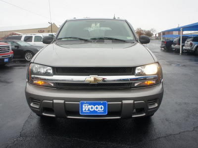 chevrolet trailblazer 2005 gray suv ls gasoline 6 cylinders rear wheel drive 5 speed with overdrive 76234