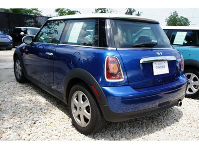 mini cooper 2009 blue hatchback gasoline 4 cylinders front wheel drive automatic 78729