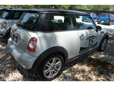 mini cooper 2011 off white hatchback gasoline 4 cylinders front wheel drive automatic 78729