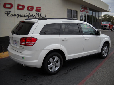 dodge journey 2010 white suv sxt gasoline 6 cylinders front wheel drive automatic 79925