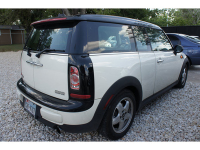 mini cooper clubman 2011 off white hatchback gasoline 4 cylinders front wheel drive automatic 78729