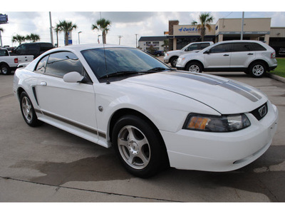 ford mustang 2004 off white coupe gasoline 6 cylinders rear wheel drive automatic with overdrive 77539