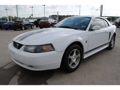 ford mustang 2004 off white coupe gasoline 6 cylinders rear wheel drive automatic with overdrive 77539