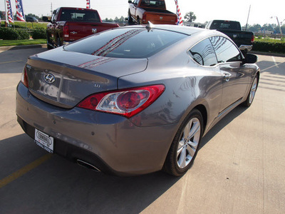 hyundai genesis coupe 2011 silver coupe 3 8 gasoline 6 cylinders rear wheel drive automatic 77375