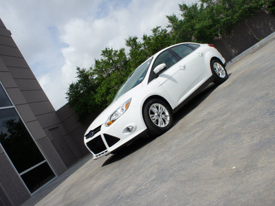 ford focus 2012 white sedan sel flex fuel 4 cylinders front wheel drive automatic 76108