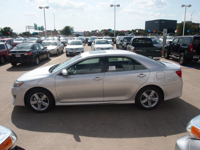 toyota camry 2012 silver sedan se gasoline 4 cylinders front wheel drive 6 speed automatic 76053