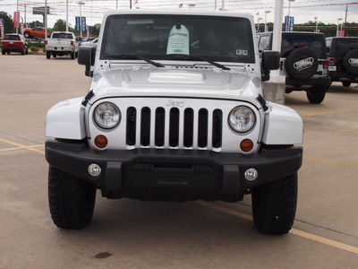 jeep wrangler unlimited 2012 bright silver suv rubicon gasoline 6 cylinders 4 wheel drive automatic 77375