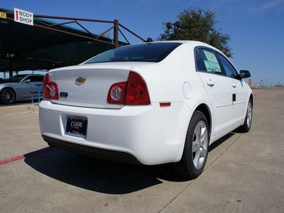 chevrolet malibu 2012 white sedan ls gasoline 4 cylinders front wheel drive not specified 76051