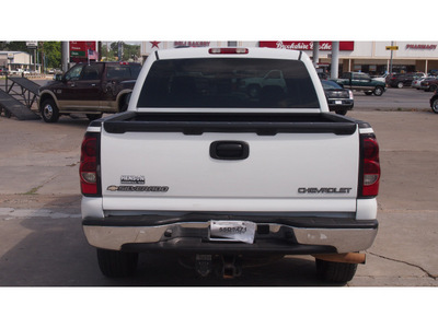 chevrolet silverado 1500 2004 white ls gasoline 8 cylinders rear wheel drive automatic with overdrive 77864