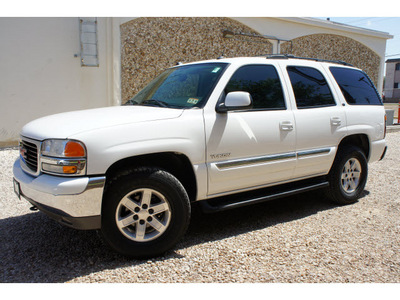 gmc yukon 2005 white suv slt gasoline 8 cylinders rear wheel drive automatic 78757