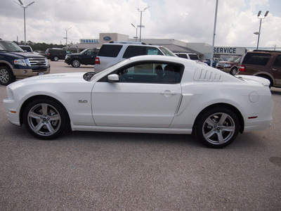 ford mustang 2013 performance whi coupe gt gasoline 8 cylinders rear wheel drive automatic 77375