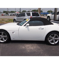 pontiac solstice 2008 white gasoline 4 cylinders rear wheel drive automatic 32086