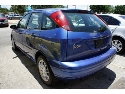 ford focus 2003 dk  blue hatchback zx5 gasoline 4 cylinders front wheel drive automatic 78748