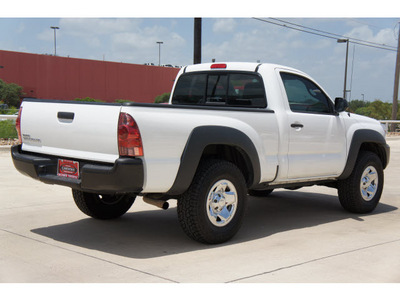 toyota tacoma 2012 white gasoline 4 cylinders 4 wheel drive 5 speed manual 78232