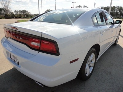 dodge charger 2012 bright white sedan se gasoline v6 rear wheel drive automatic 77375