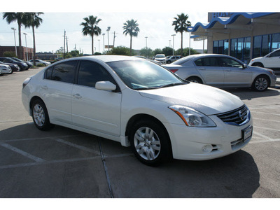 nissan altima 2010 white sedan 2 5 s gasoline 4 cylinders front wheel drive shiftable automatic 77566