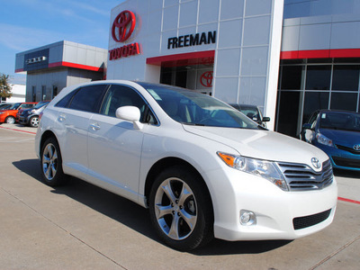 toyota venza 2012 white xle gasoline 6 cylinders front wheel drive shiftable automatic 76053