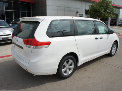 toyota sienna 2012 white van gasoline 4 cylinders front wheel drive 6 speed automatic 76053