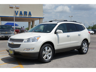 chevrolet traverse 2012 white ltz gasoline 6 cylinders front wheel drive 6 speed automatic 78224
