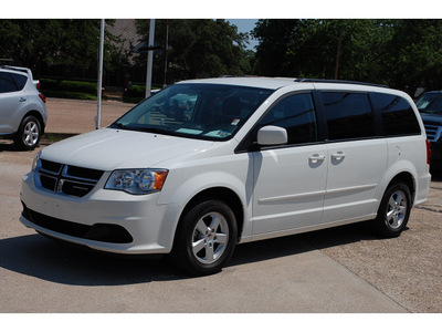dodge grand caravan 2011 white van mainstreet flex fuel 6 cylinders front wheel drive automatic with overdrive 76520
