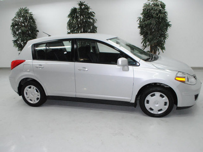 nissan versa 2010 silver hatchback 1 8 s gasoline 4 cylinders front wheel drive automatic 91731