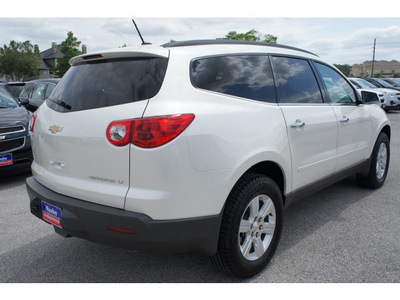 chevrolet traverse 2012 white suv gasoline 6 cylinders front wheel drive automatic 77090