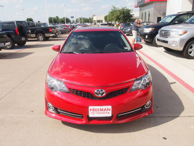 toyota camry 2012 red sedan se gasoline 4 cylinders front wheel drive 6 speed automatic 76053