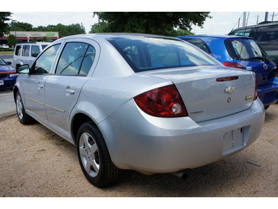 chevrolet cobalt 2005 silver sedan gasoline 4 cylinders front wheel drive 5 speed manual 78748