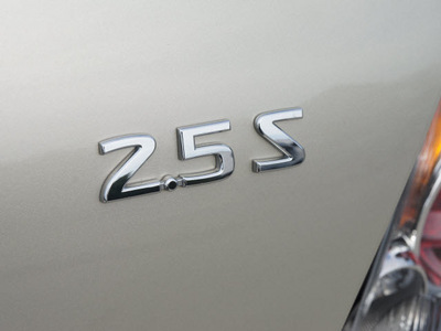 nissan altima 2010 beige sedan 2 5 s 4 cylinders automatic 76087